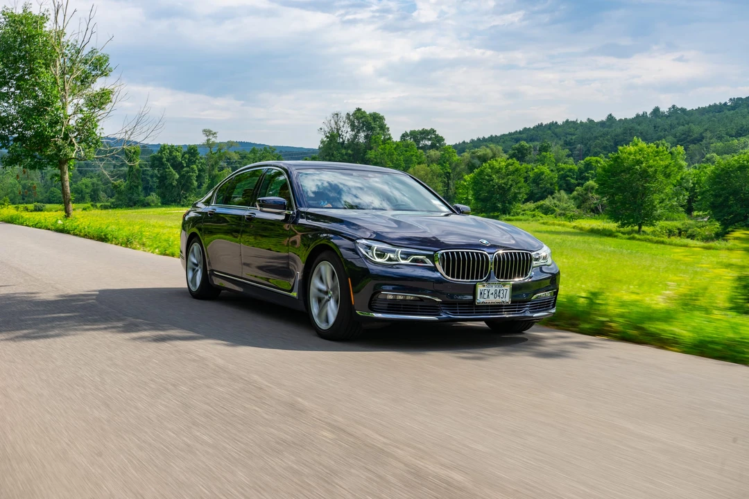2017 BMW G11/G12 750i & M760i Sedan - Image 16 of 31