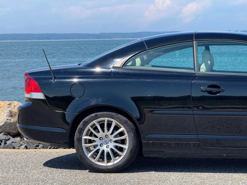 2006 Volvo C70 2nd Gen - Image 27 of 31