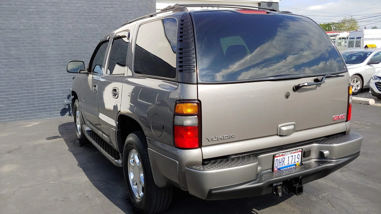 2005 GMC Yukon 2nd Gen - Image 18 of 31