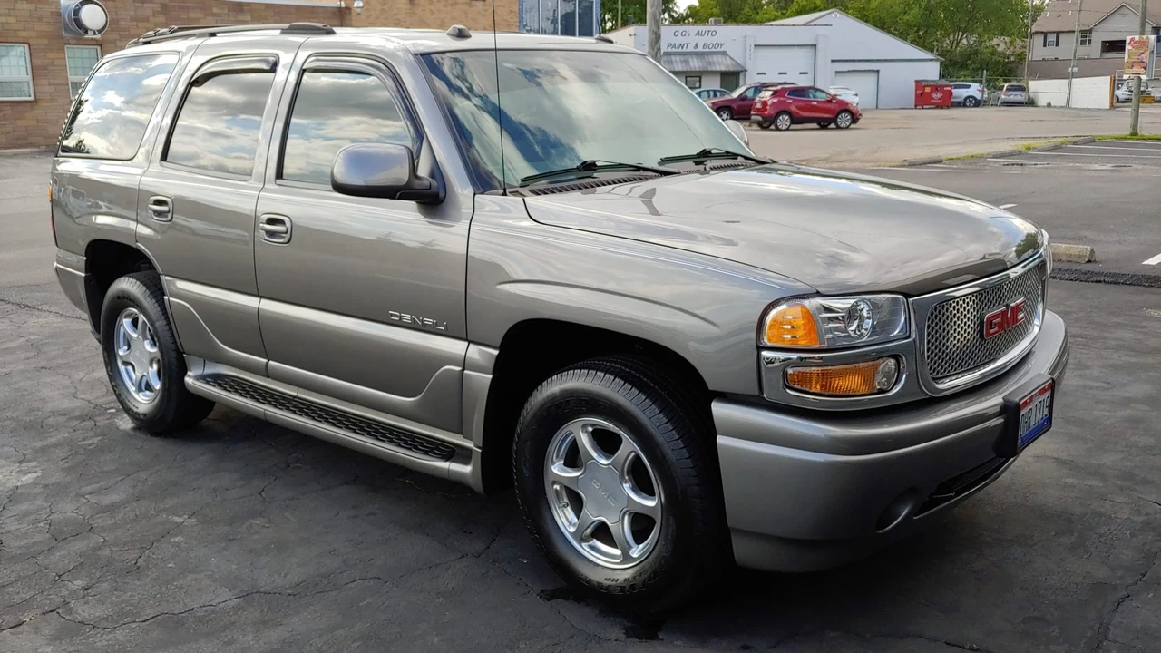 2005 GMC Yukon 2nd Gen - Image 7 of 31