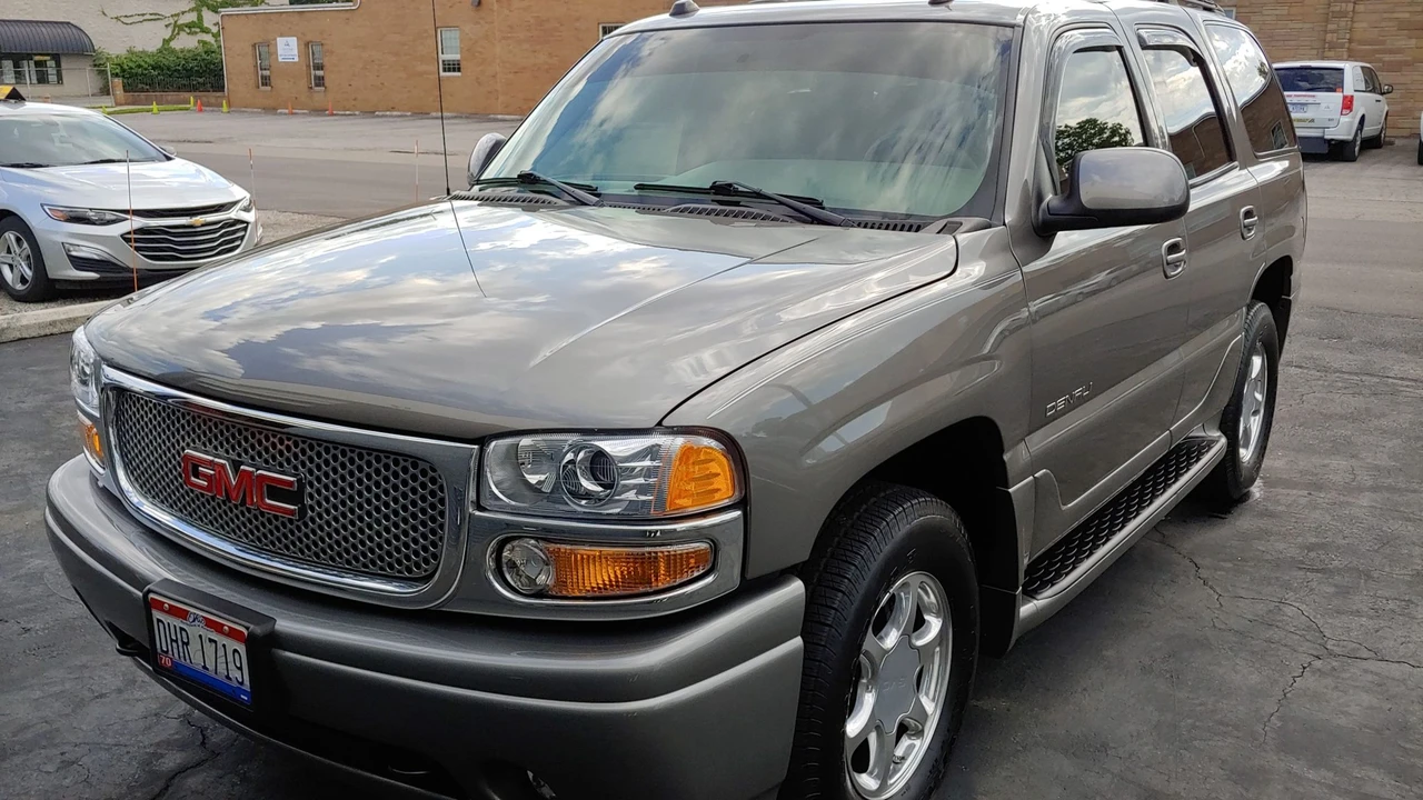 2005 GMC Yukon 2nd Gen - Image 3 of 31