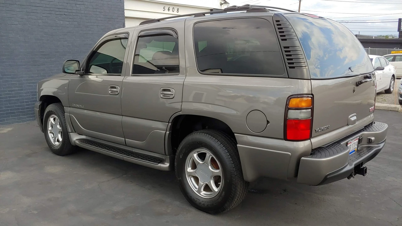 2005 GMC Yukon 2nd Gen - Image 19 of 31