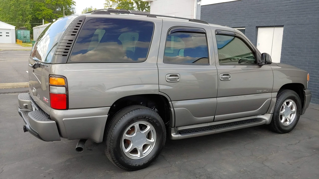 2005 GMC Yukon 2nd Gen - Image 12 of 31