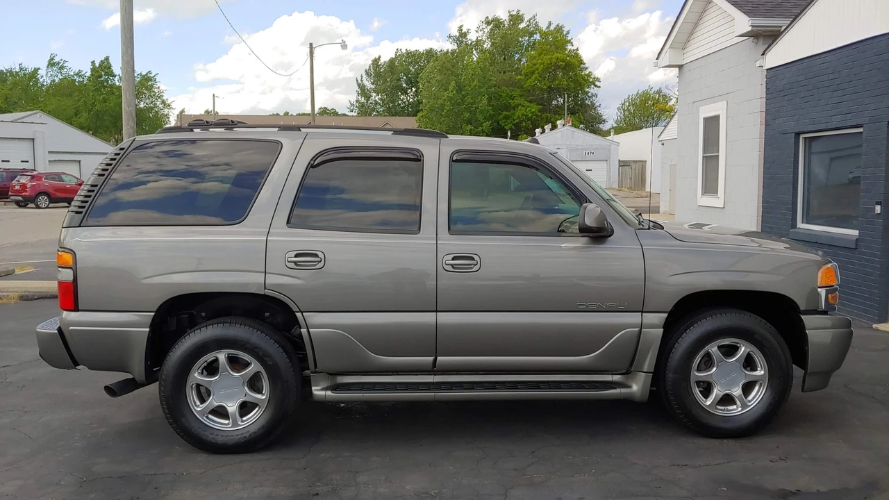 2005 GMC Yukon 2nd Gen - Image 10 of 31