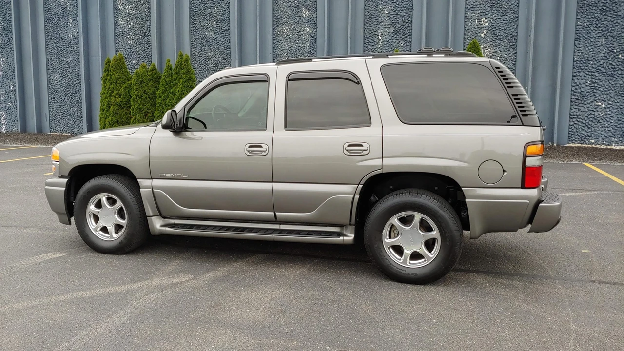 2005 GMC Yukon 2nd Gen - Image 21 of 31