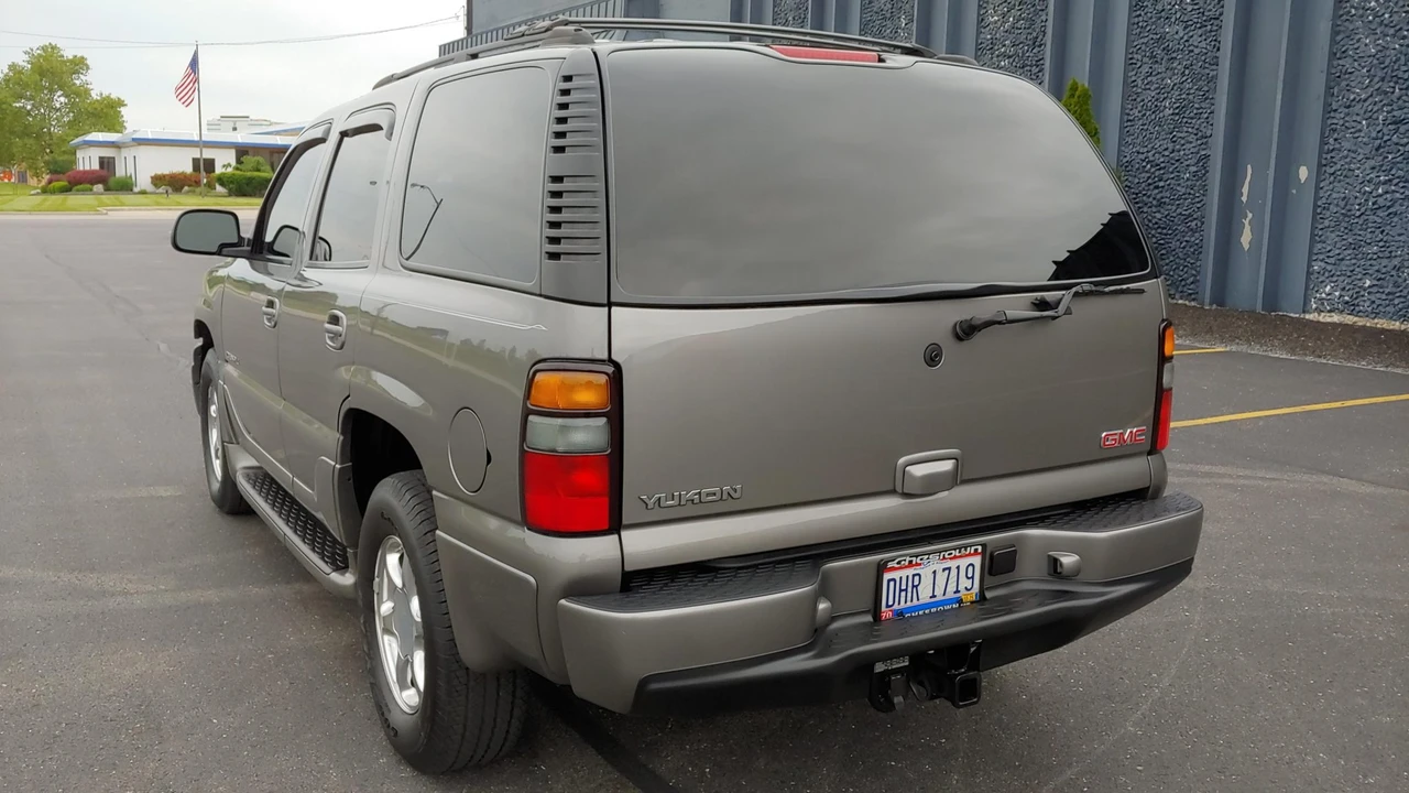 2005 GMC Yukon 2nd Gen - Image 17 of 31