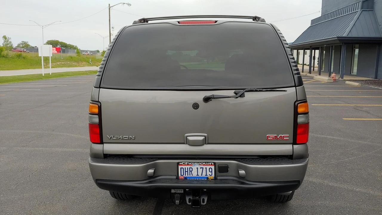 2005 GMC Yukon 2nd Gen - Image 15 of 31