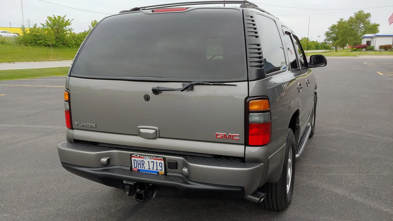 2005 GMC Yukon 2nd Gen - Image 14 of 31