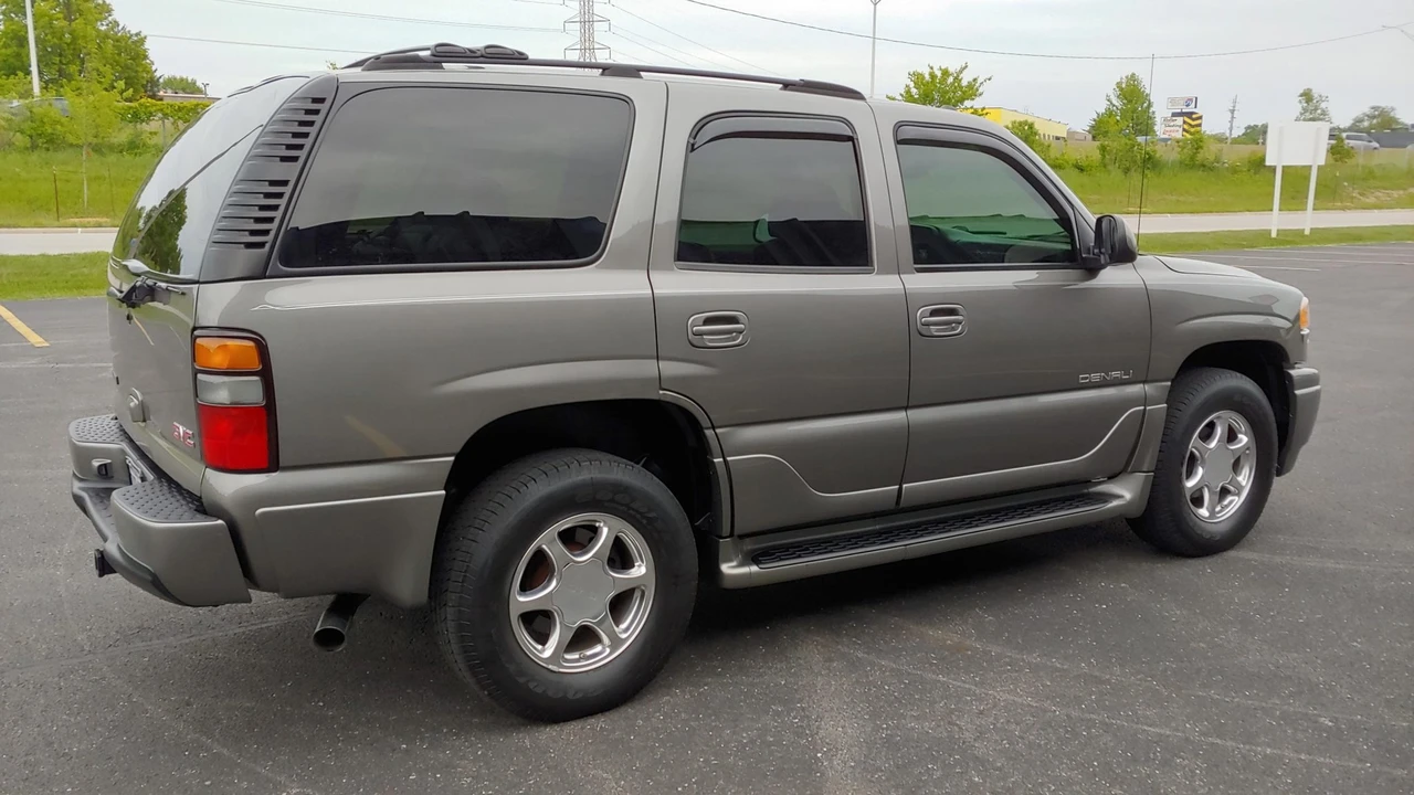 2005 GMC Yukon 2nd Gen - Image 11 of 31