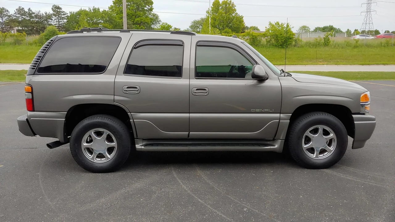 2005 GMC Yukon 2nd Gen - Image 9 of 31
