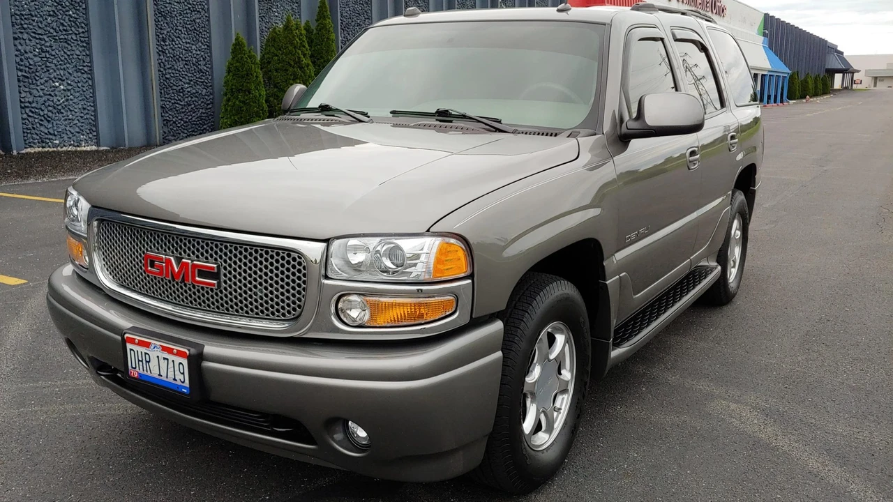 2005 GMC Yukon 2nd Gen - Image 2 of 31