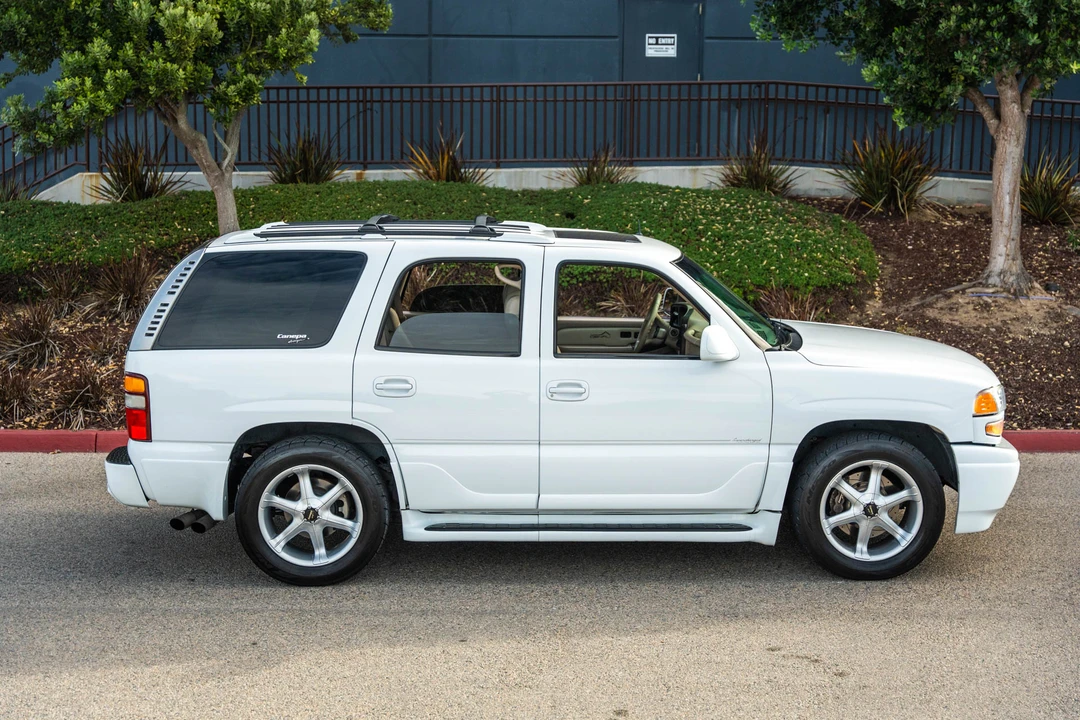 2002 GMC Yukon 2nd Gen - Image 19 of 31