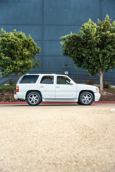 2002 GMC Yukon 2nd Gen - Image 18 of 31