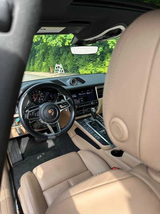 2019 Porsche Macan - Image 18 of 28