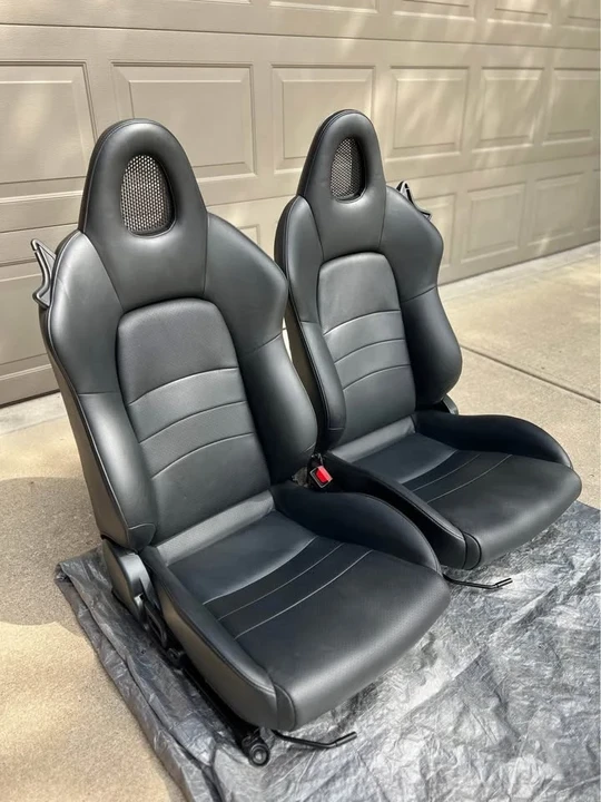 2003 Parts & Memorabilia Seats & Interior - Image 4 of 11