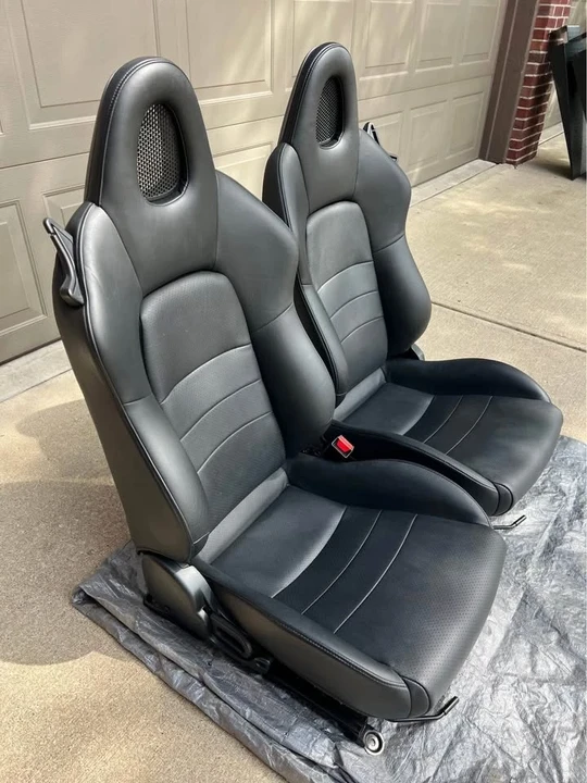 2003 Parts & Memorabilia Seats & Interior - Image 3 of 11