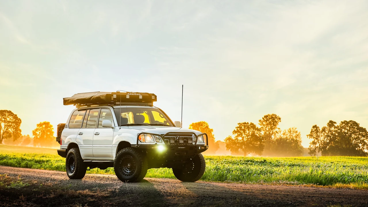 2005 Lexus LX 2nd Gen - Image 3 of 31