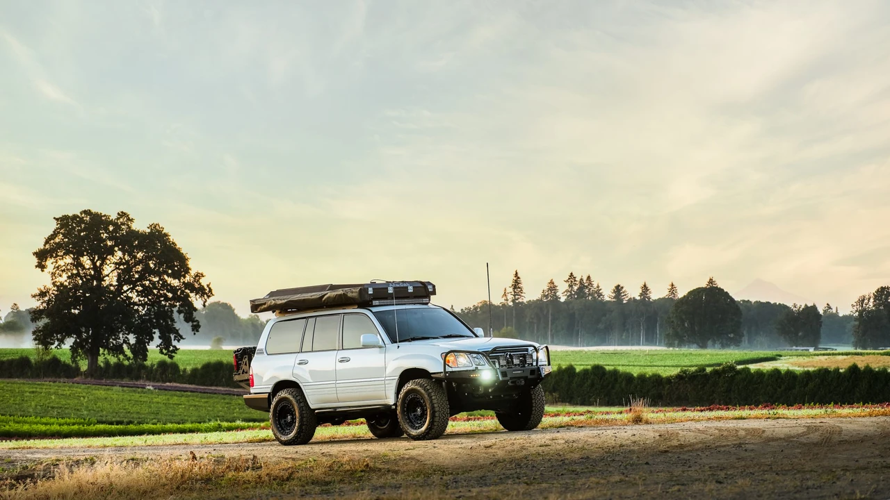 2005 Lexus LX 2nd Gen - Image 5 of 31
