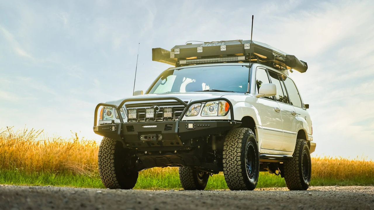 2005 Lexus LX 2nd Gen - Image 8 of 31