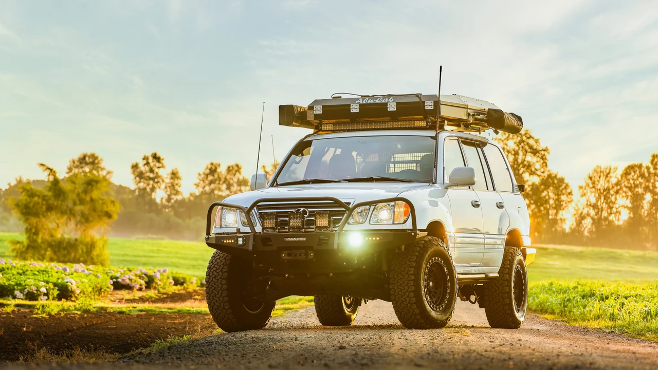 2005 Lexus LX 2nd Gen - Image 10 of 31