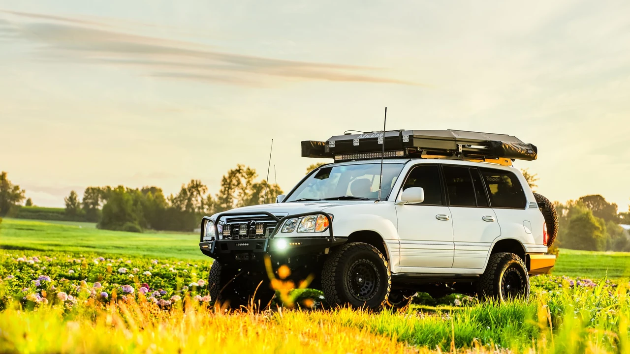 2005 Lexus LX 2nd Gen - Image 11 of 31