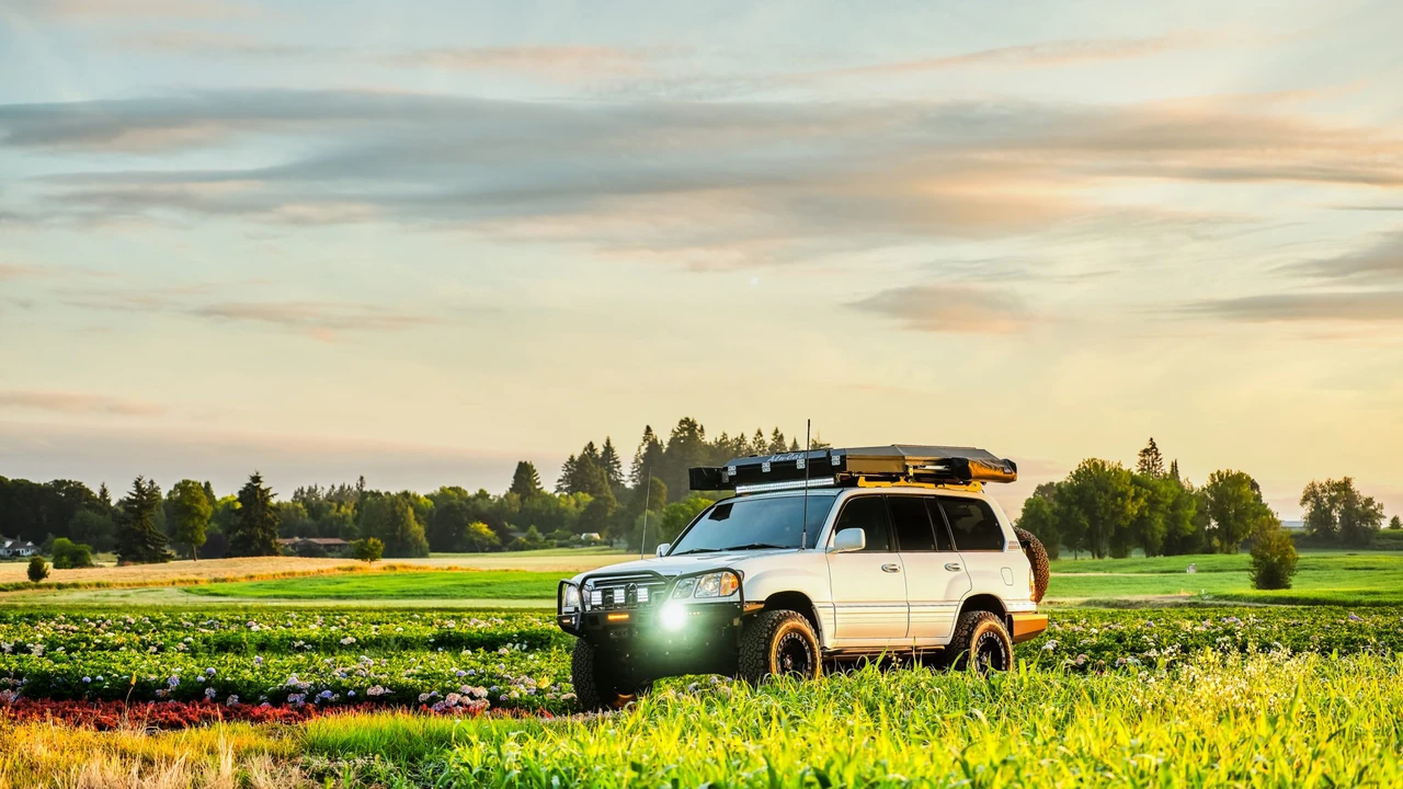 2005 Lexus LX 2nd Gen - Image 12 of 31