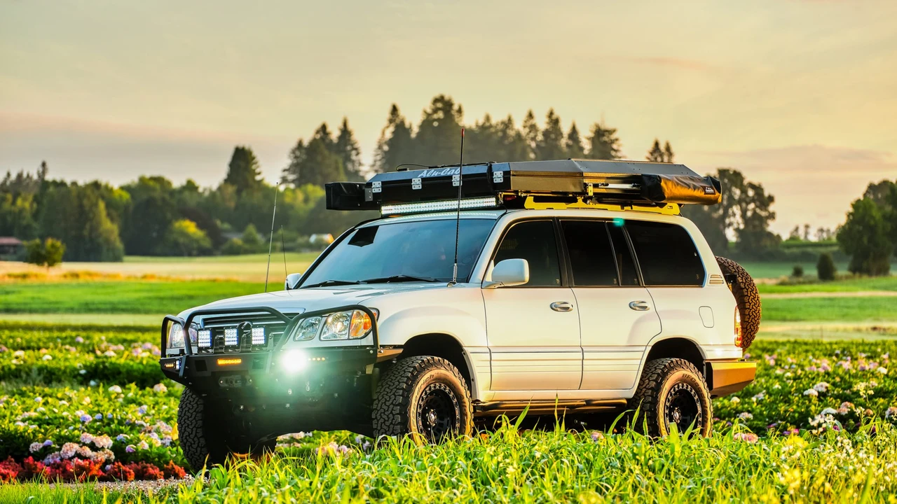 2005 Lexus LX 2nd Gen - Image 13 of 31