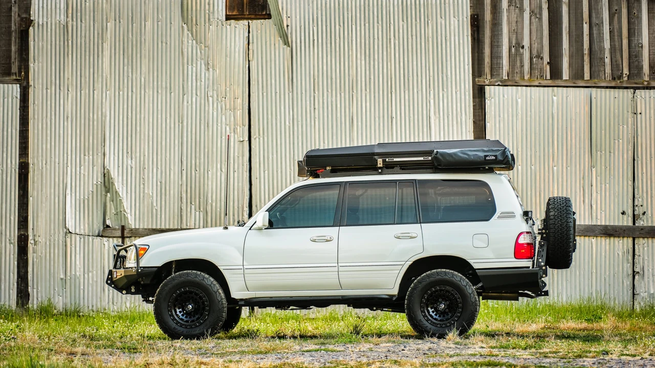 2005 Lexus LX 2nd Gen - Image 20 of 31