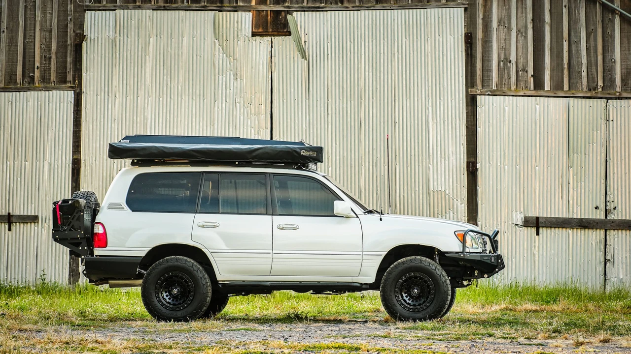 2005 Lexus LX 2nd Gen - Image 22 of 31