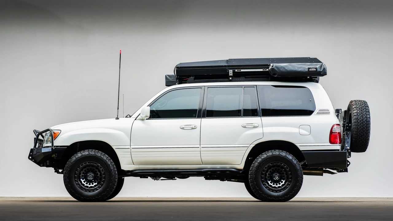 2005 Lexus LX 2nd Gen - Image 25 of 31