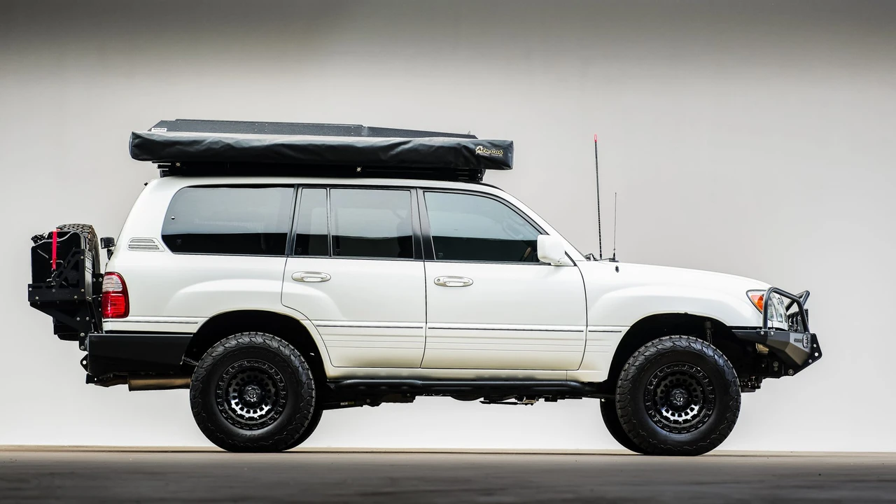 2005 Lexus LX 2nd Gen - Image 26 of 31
