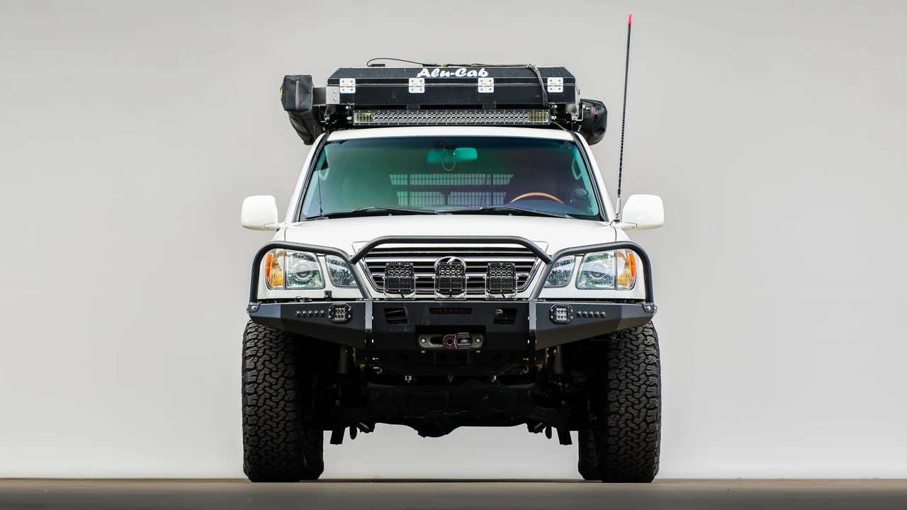2005 Lexus LX 2nd Gen - Image 27 of 31