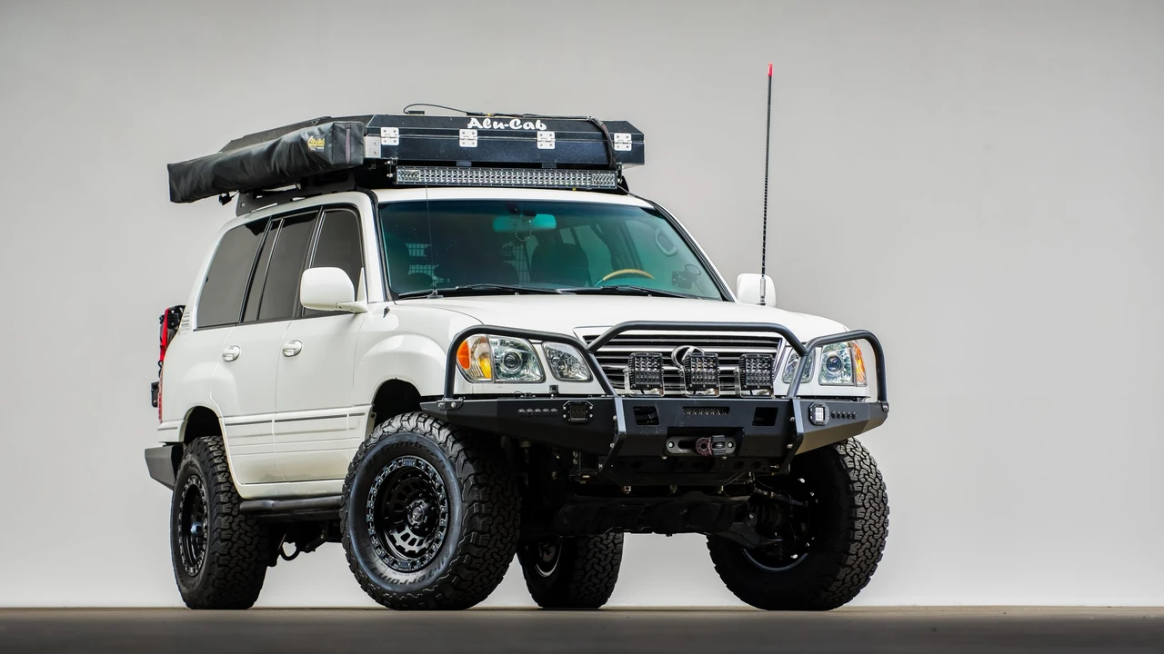 2005 Lexus LX 2nd Gen - Image 29 of 31