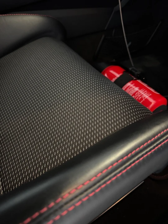 Parts & Memorabilia Seats & Interior - Image 4 of 6