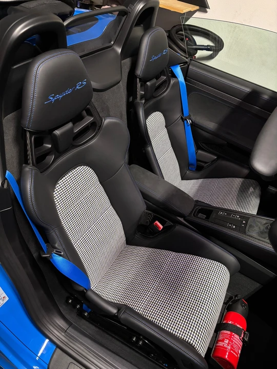 Parts & Memorabilia Seats & Interior - Image 2 of 5