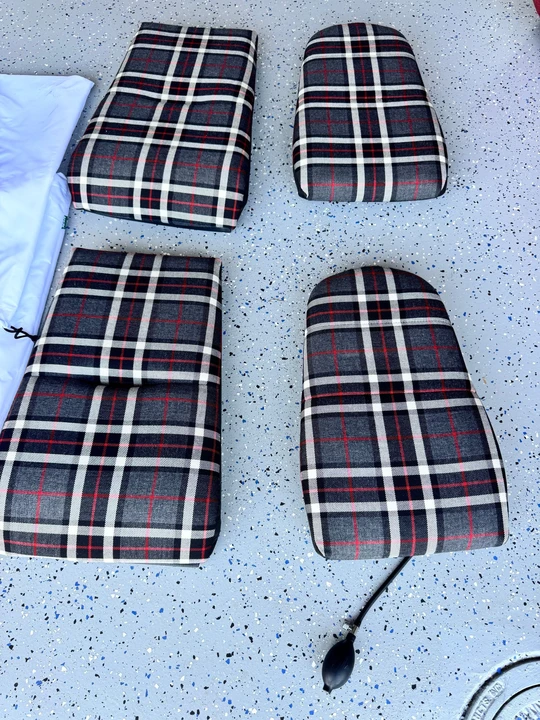 2017 Parts & Memorabilia Seats & Interior - Image 2 of 3