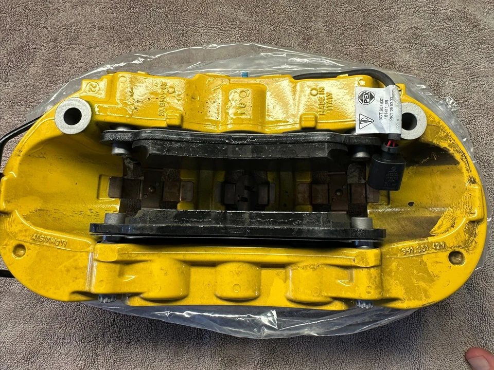 2022 Porsche 718 Cayman GT4 - Image 12 of 31