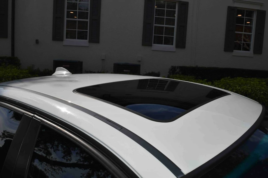 2011 BMW E90 3 Series Sedan - Image 17 of 20