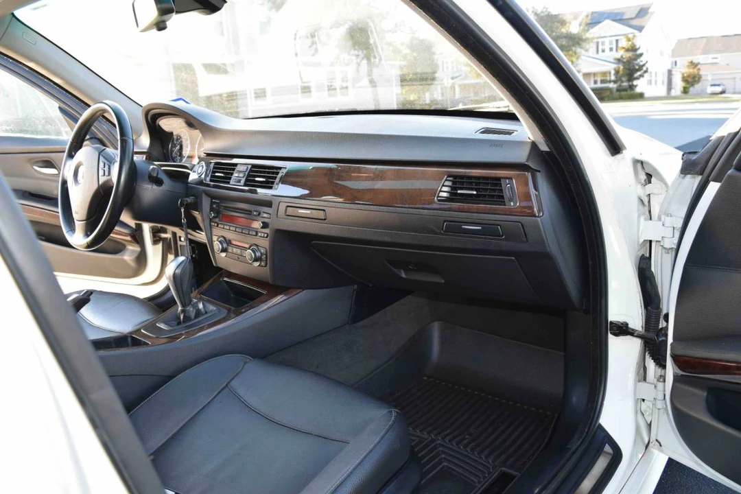 2011 BMW E90 3 Series Sedan - Image 7 of 20