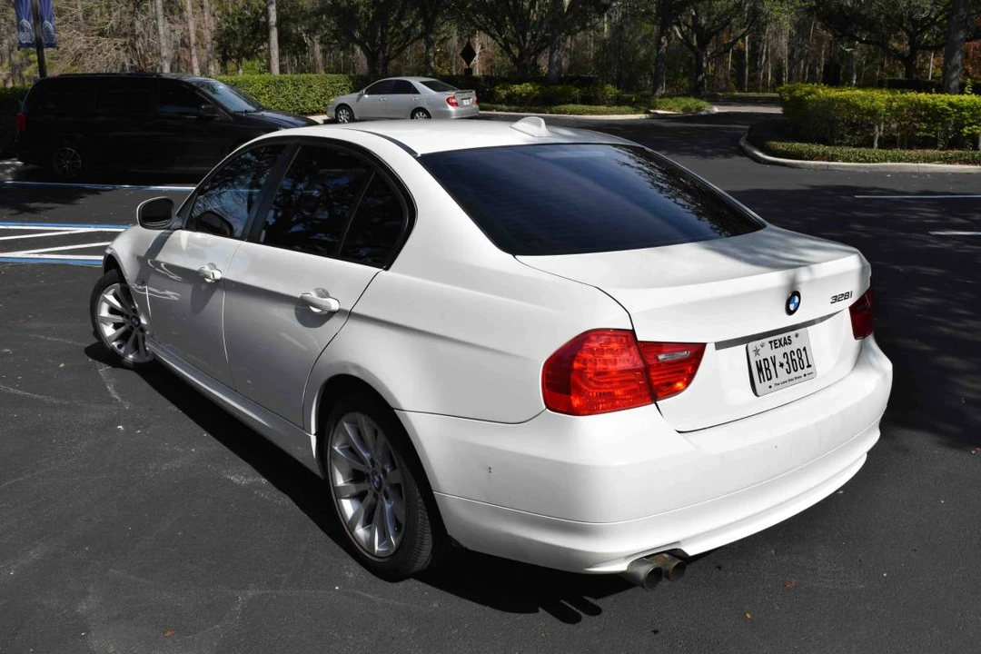 2011 BMW E90 3 Series Sedan - Image 4 of 20