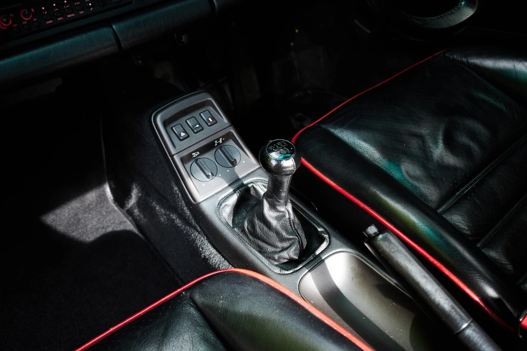 1990 Porsche 964 Carrera 4 - Image 9 of 17