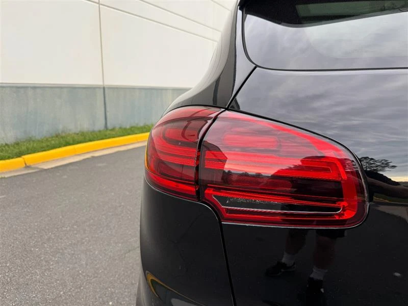 2015 Porsche 958 Cayenne S - Image 19 of 31