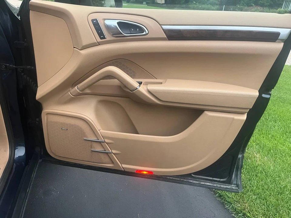 2012 Porsche 958 Cayenne S - Image 14 of 16