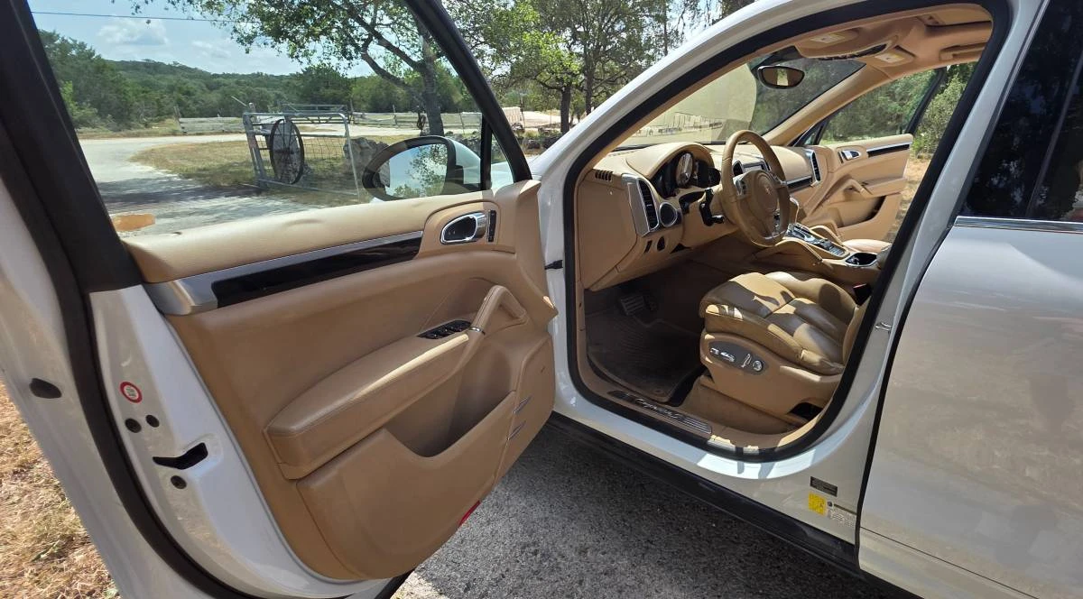 2014 Porsche 958 Cayenne S - Image 10 of 23