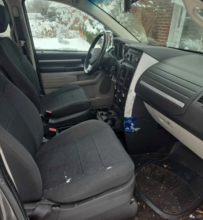 2010 Dodge Caravan - Image 5 of 9