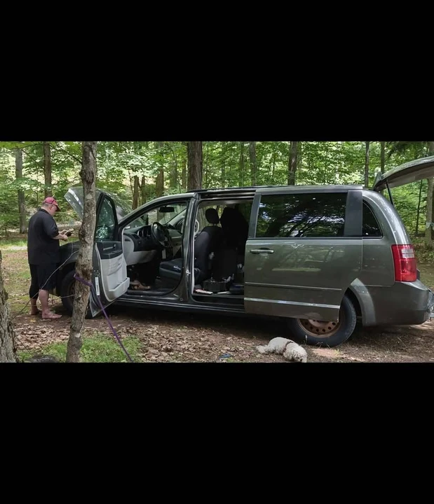 2010 Dodge Caravan - Image 6 of 9