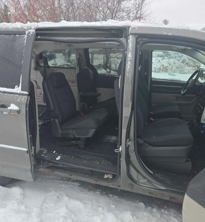 2010 Dodge Caravan - Image 7 of 9