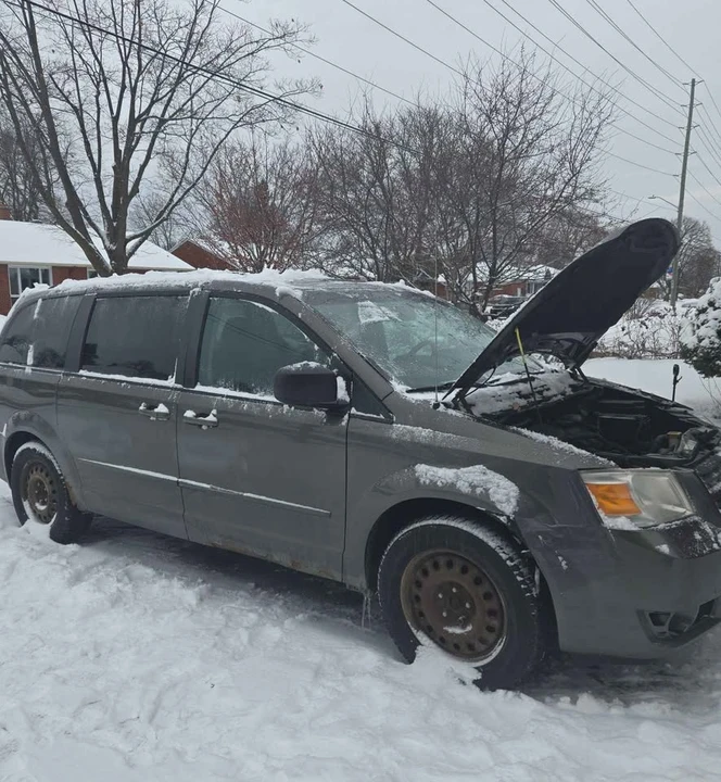 2010 Dodge Caravan - Image 2 of 9