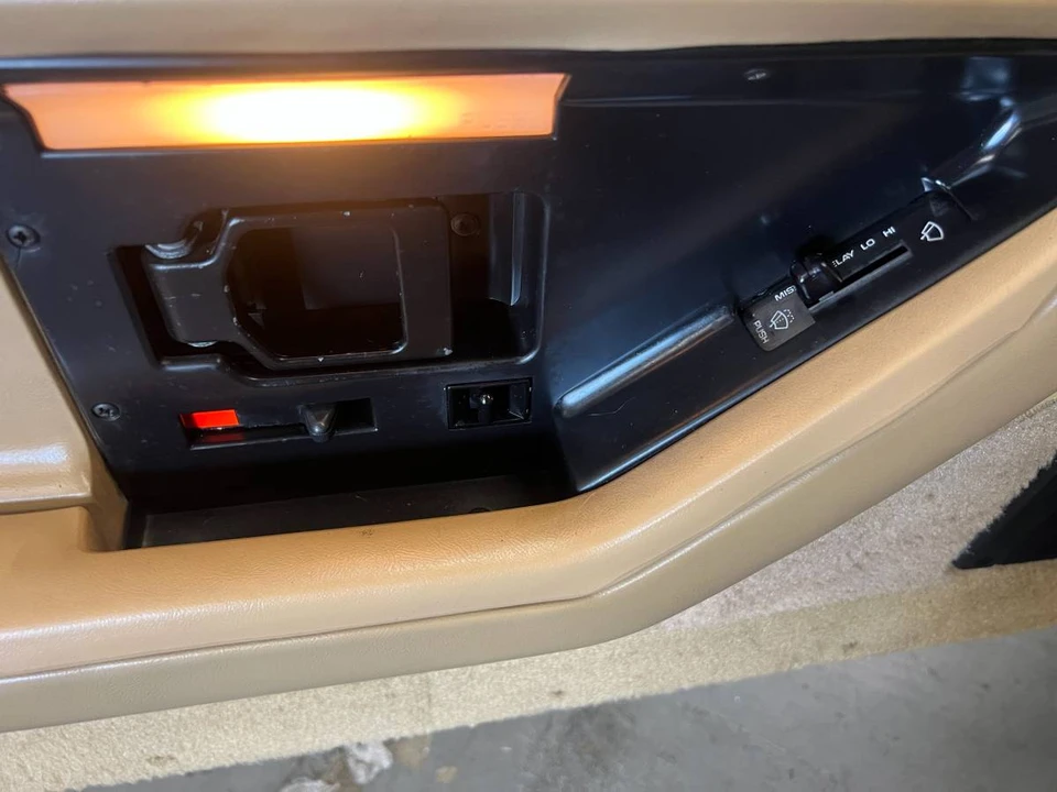1987 Chevrolet Corvette C4 - Image 14 of 17