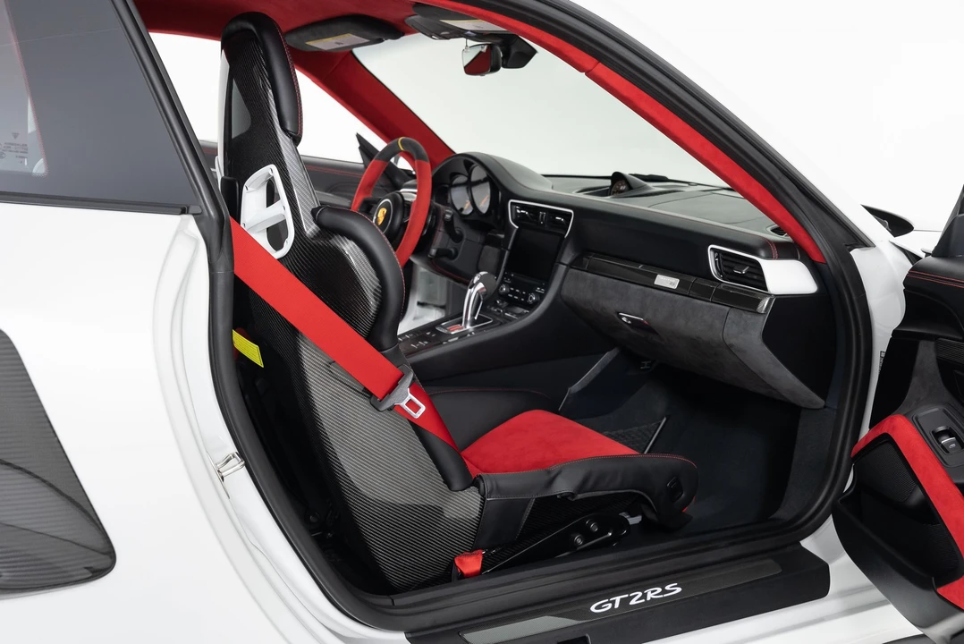2018 Porsche 991 GT2 RS - Image 19 of 27